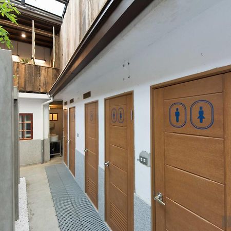 158 Hostel Тайнань Экстерьер фото