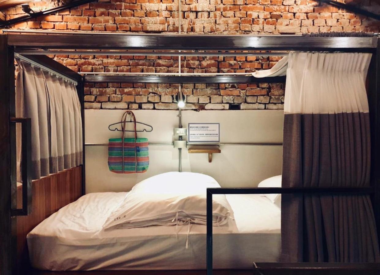 158 Hostel Тайнань Экстерьер фото
