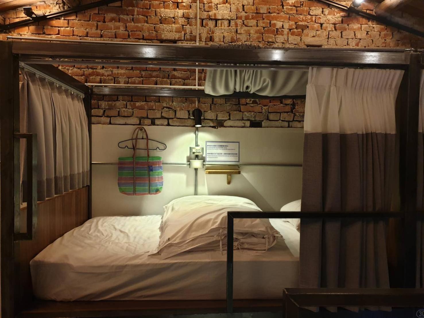 158 Hostel Тайнань Экстерьер фото