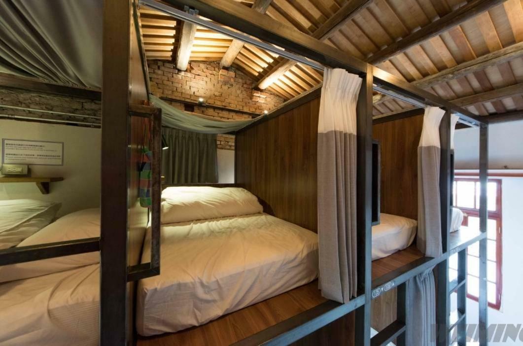 158 Hostel Тайнань Экстерьер фото