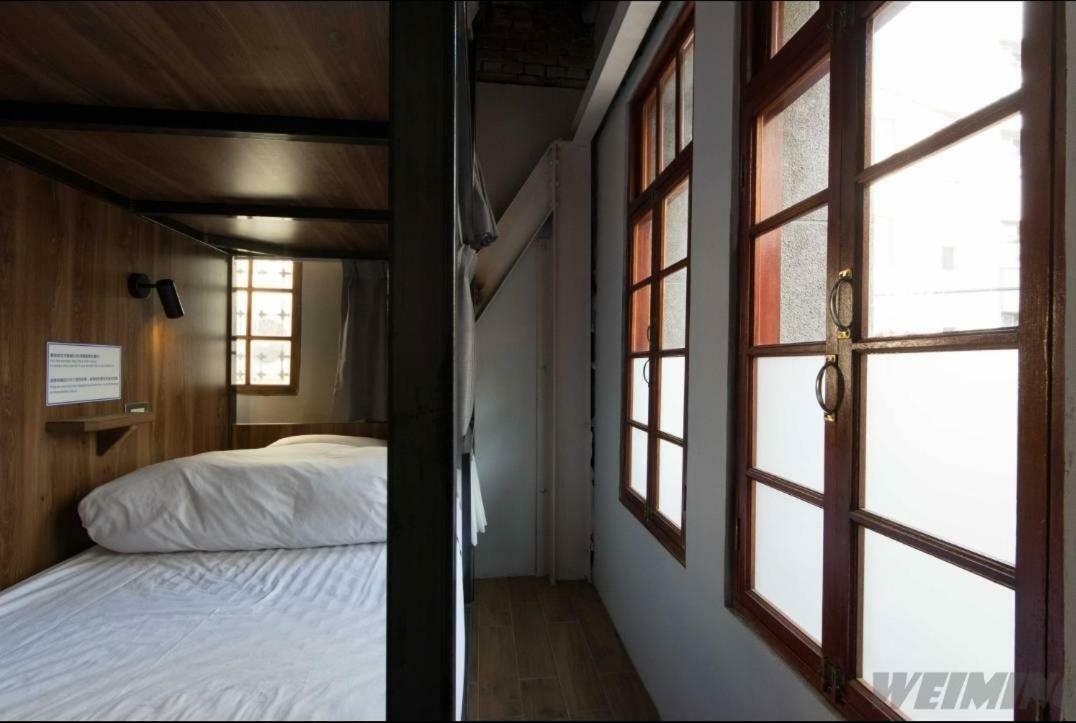 158 Hostel Тайнань Экстерьер фото